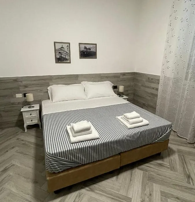 Holiday Rooms Rho-1